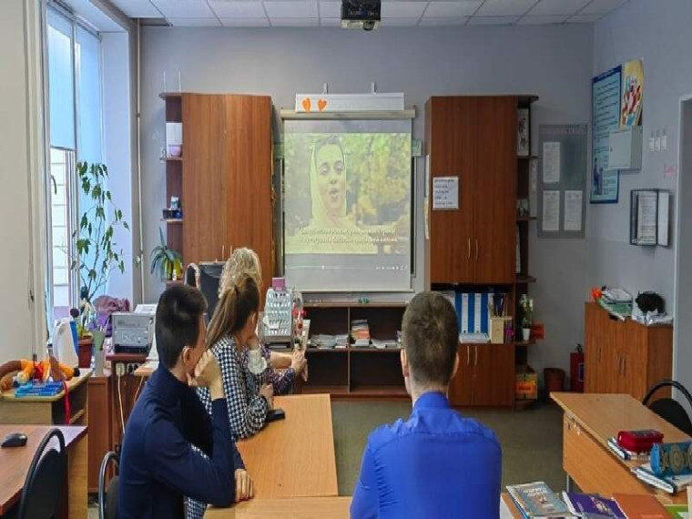 Сегодня новое внеурочное занятие "Разговоры о важном" было на тему "От южных морей до полярного края". .